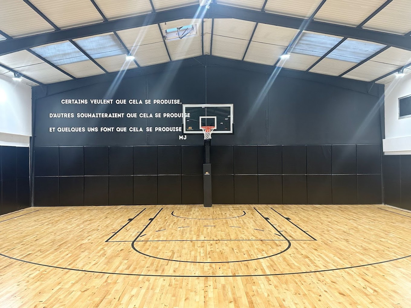 Une Salle de Basketball Indoor